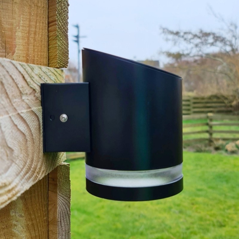 Duron solcellsvägglampa (svart)