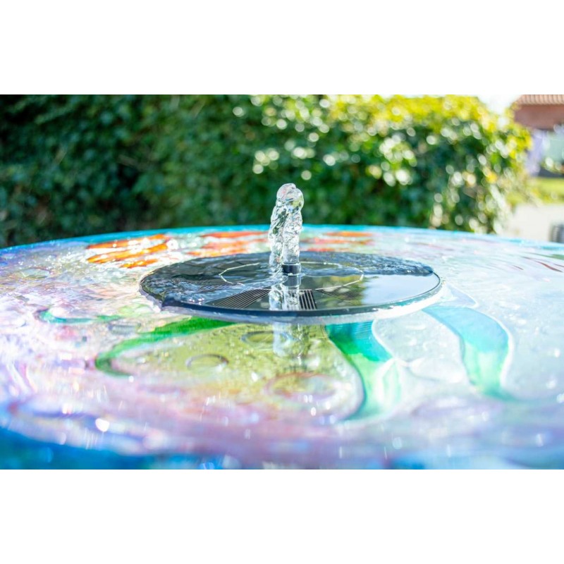 Flytande solcellsfontän